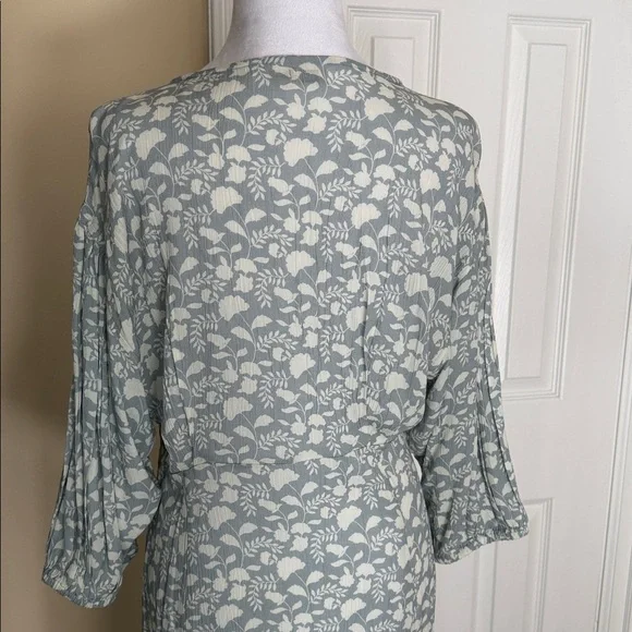 Faherty Havana dress in smoke echo floral print Button Down V Neck Romantic - Picture 4 of 10